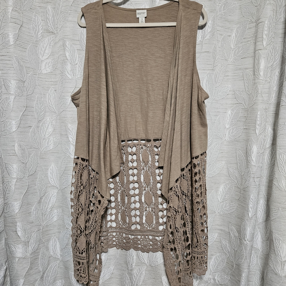 Zenergy by Chico's Tan Sleeveless Cardigan With Knitted Or Crochet Bottom